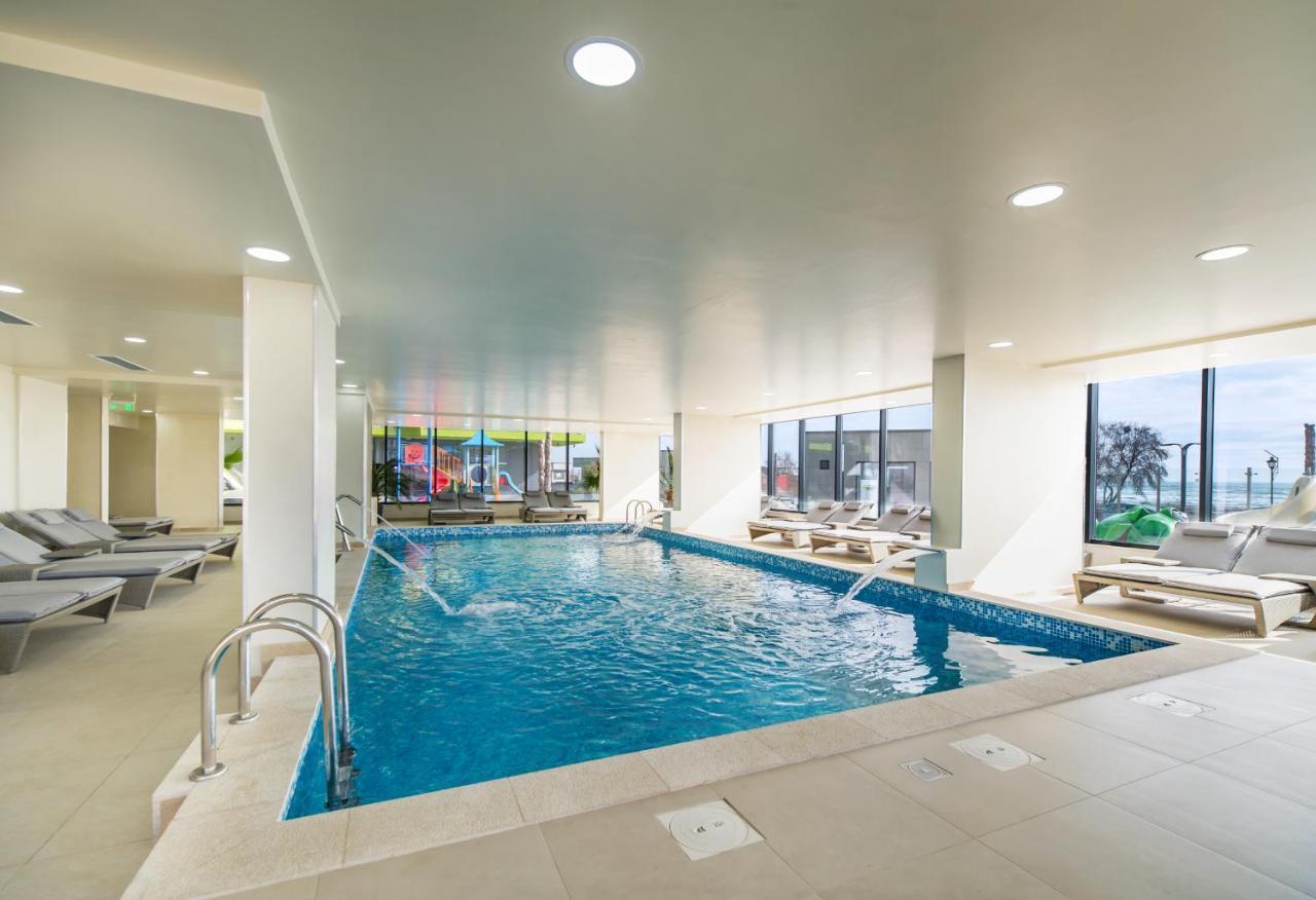Black Sea Estate Apartment Spa N Pool Beach Resort Năvodari Екстериор снимка